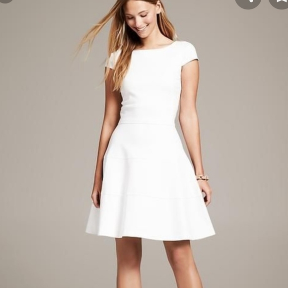 Banana Republic Dresses & Skirts - Banana Republic Fit & Flare Dress